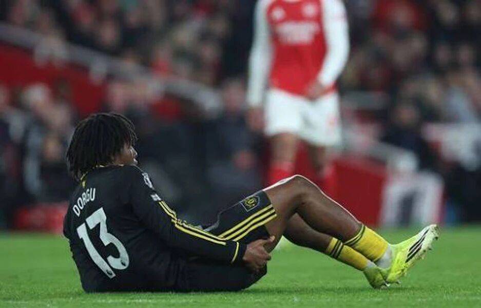 曼联贝尔刚爆发就重伤恐缺阵10周！库尼亚有望首发，卡里克有三种方案